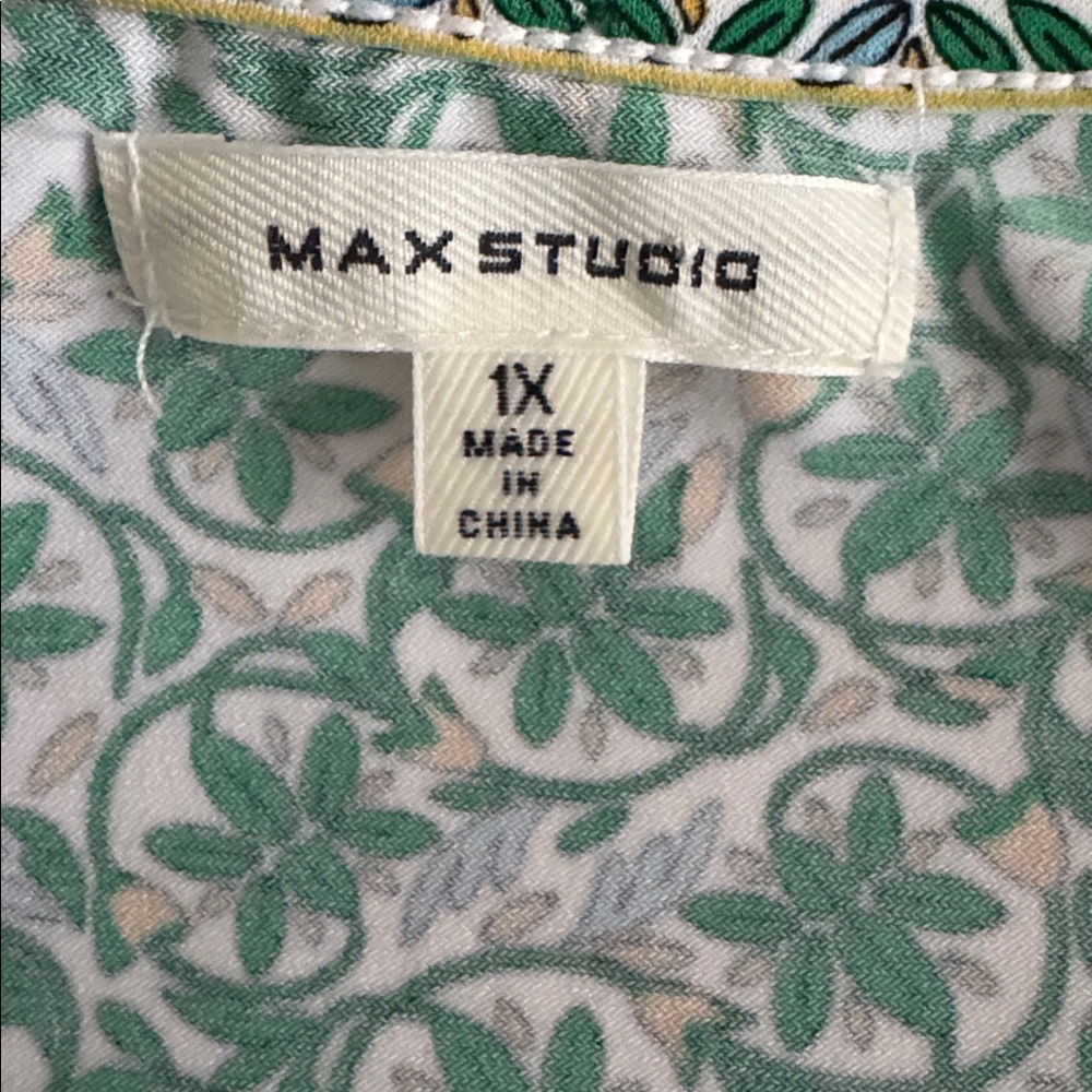 Max Studio Green Floral Top EUC Size 1X - Picture 6 of 7